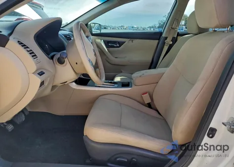 2015 Nissan Altima 2.5 z USA, uszkodzony, nr VIN 1N4AL3AP7FC216840